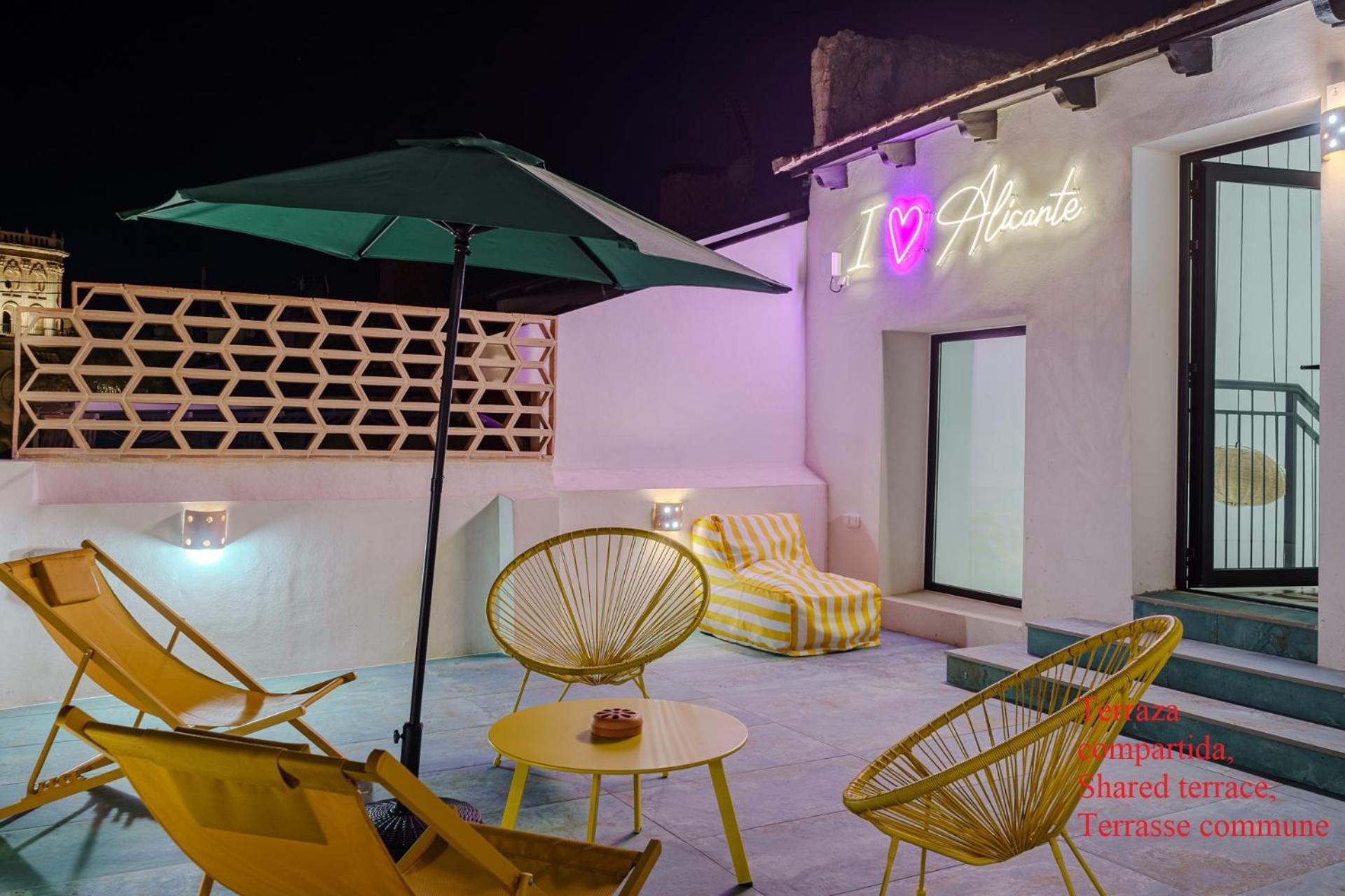 Apartment With Exceptional Charm In Historic Center Of Alicante Eksteriør bilde